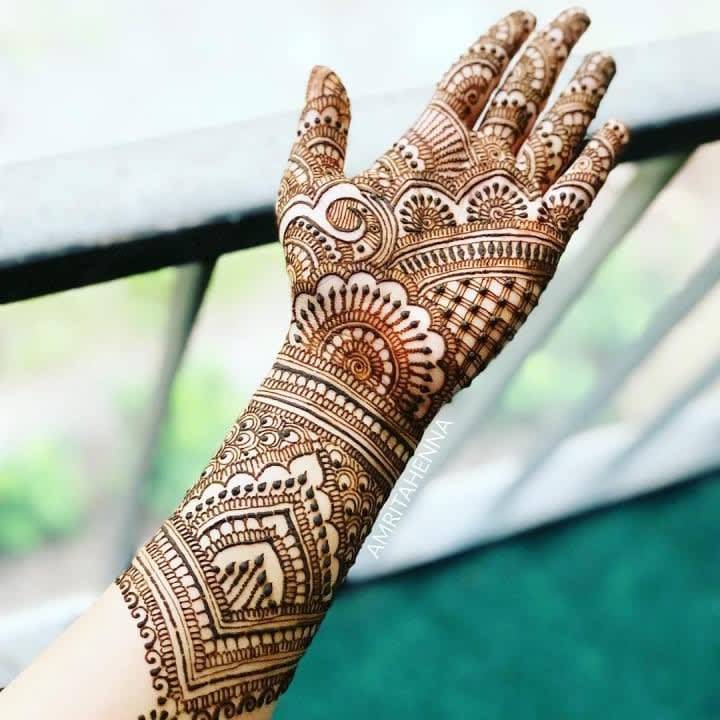 Simple Mehndi Designs for the Front Hand